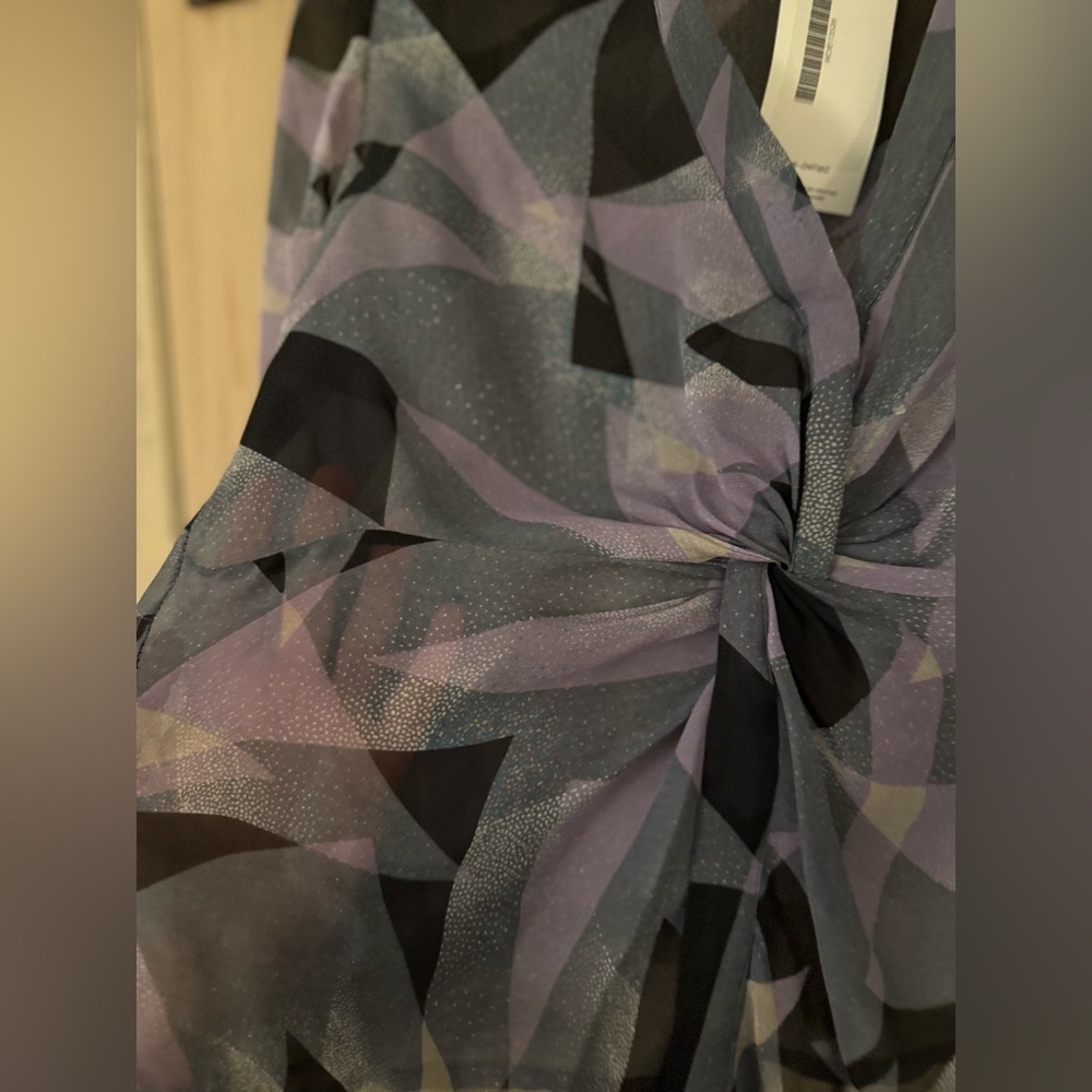 Diane Von Furstenberg Abstract Twist Front Blouse - Picture 4 of 5